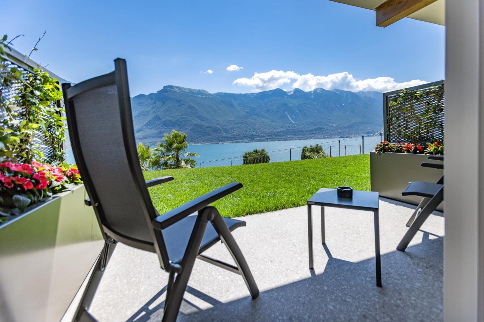 Llac Living Nature Hotel Limone sul Garda Ruang foto