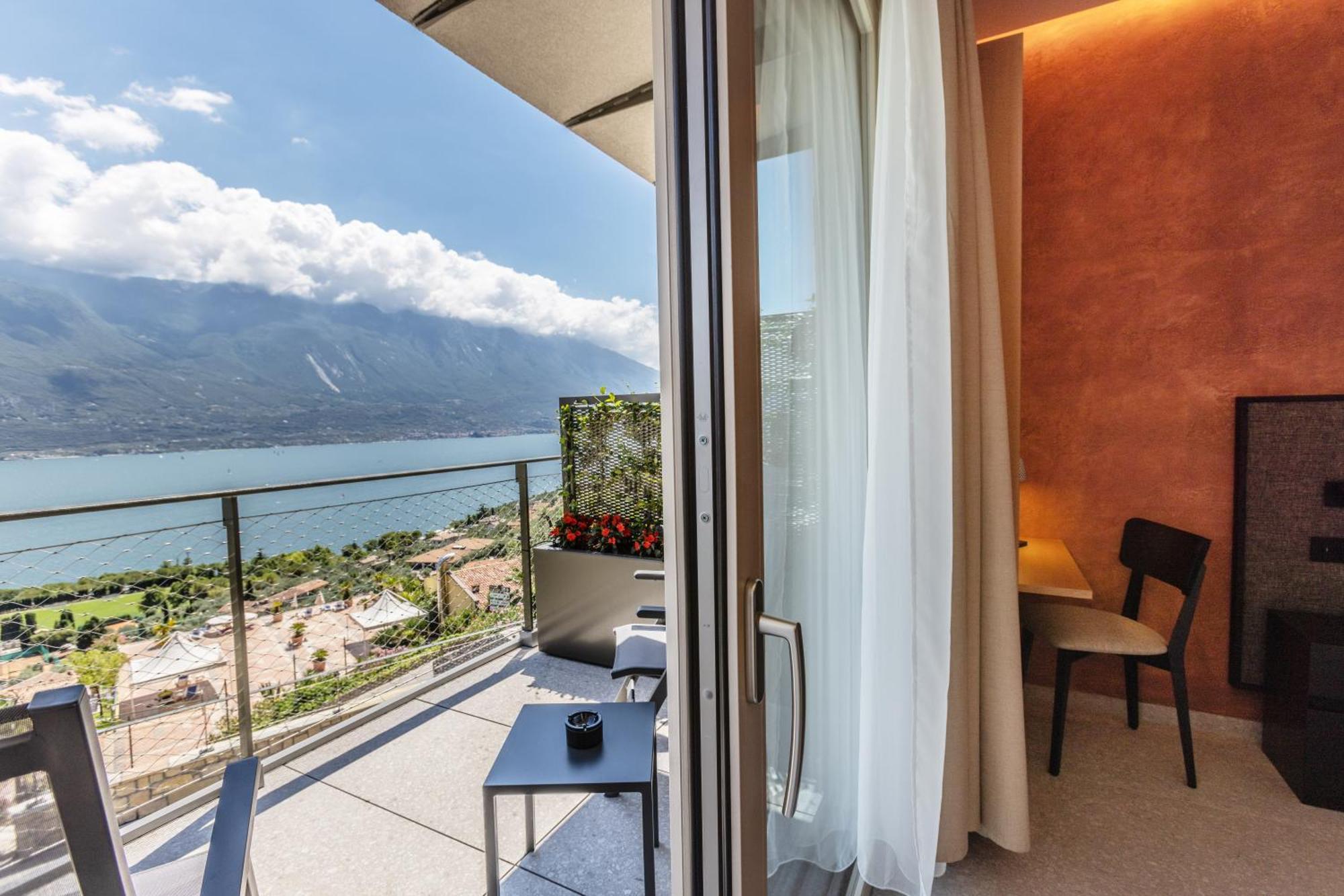 Llac Living Nature Hotel Limone sul Garda Ruang foto